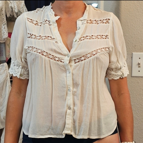 EUC 🔹️ Forever 21 🔹️Button-Down Crochet Lace Top Size Med - Reversible - Picture 5 of 6